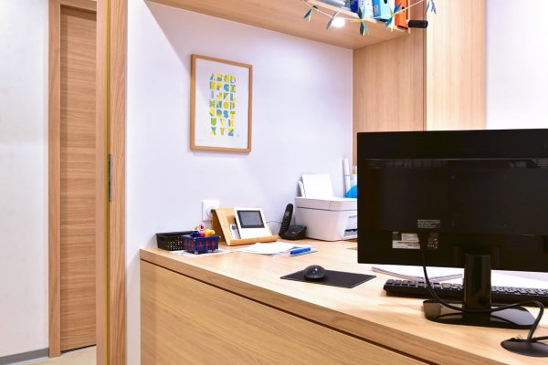 Bureau accueil sur mesure par Menuiserie Doppler